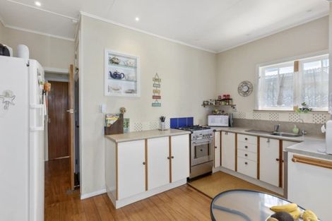 Photo of property in 5 Woodvale Grove, Fairfield, Lower Hutt, 5011