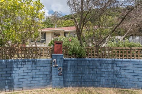 Photo of property in 12 Brazier Grove, Paraparaumu, 5032