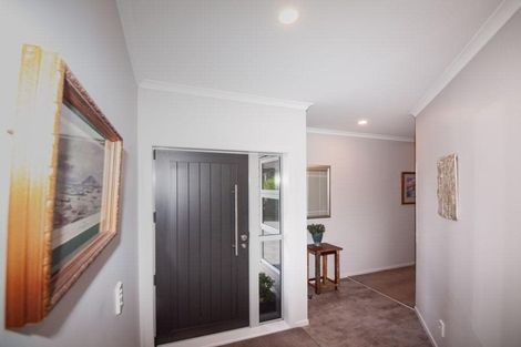 Photo of property in 20 The Fjord, Aotea, Porirua, 5024