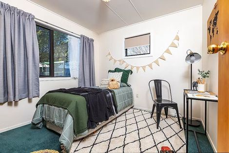 Photo of property in 15 Baillie Crescent, Carterton, 5713