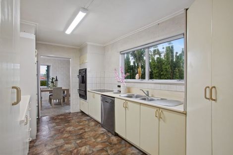 Photo of property in 16 Sylvan Crescent, Te Atatu South, Auckland, 0610