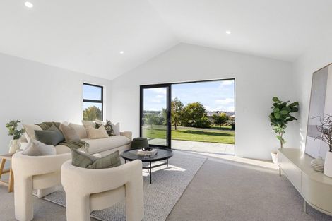 Photo of property in 14 Village Green Drive, Huntingdon, 7774