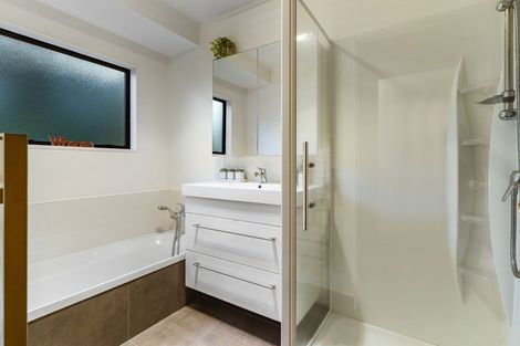 Photo of property in 1/6 Honeysuckle Lane, Mairangi Bay, Auckland, 0630