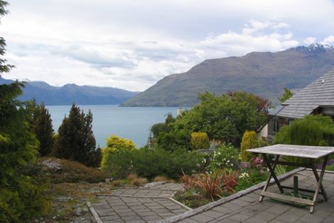 Photo of property in 6 Thorn Crescent, Fernhill, Queenstown, 9300