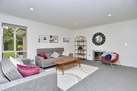 Photo of property in 11 Springside Place, Redwood, Christchurch, 8051