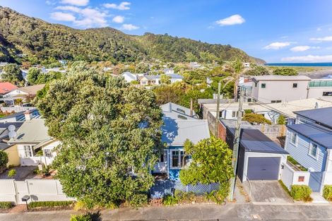 Photo of property in 27 Hinau Street, Eastbourne, Lower Hutt, 5013