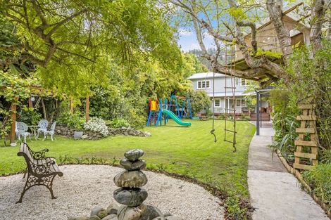 Photo of property in 82 Pinehaven Road, Pinehaven, Upper Hutt, 5019