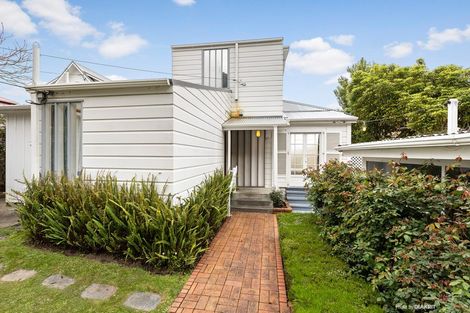 Photo of property in 19 Talavera Terrace, Kelburn, Wellington, 6012