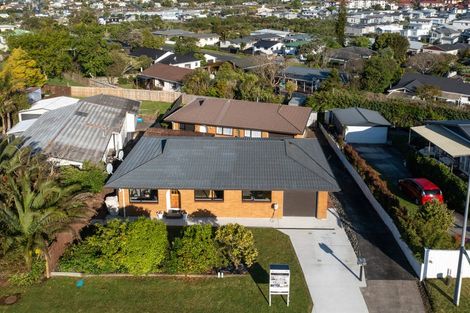 Photo of property in 1/30 Fairway Avenue, Red Beach, 0932