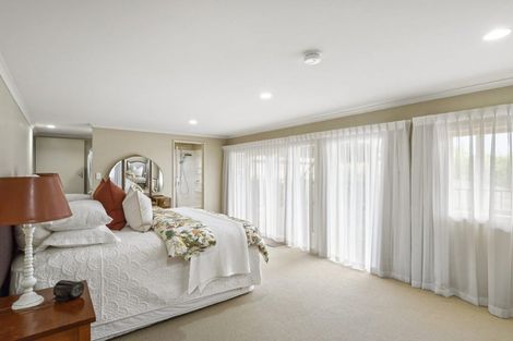 Photo of property in 35 Onewa Road, Northcote, Auckland, 0627