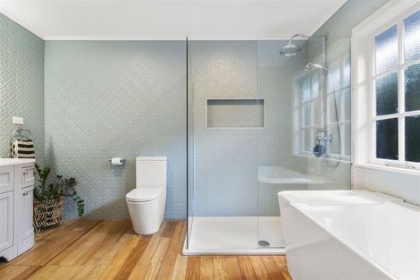 Photo of property in 5 Page Point, Mellons Bay, Auckland, 2014