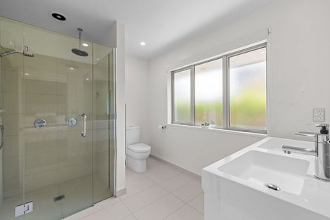 Photo of property in 10 Lakebridge Place, Parklands, Christchurch, 8083