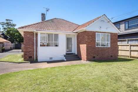 Photo of property in 26 Queensway, Three Kings, Auckland, 1024