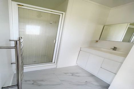 Photo of property in 17 Sumich Place, West Harbour, Auckland, 0618