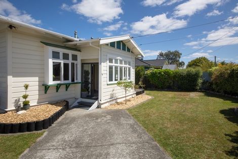 Photo of property in 15 Wellington Street, Feilding, 4702