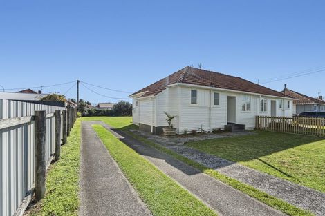 Photo of property in 38-40 Parris Street, Waitara, 4320