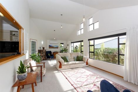 Photo of property in 10 Frank Frethey Place, Highlands Park, New Plymouth, 4312