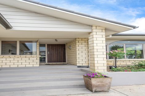 Photo of property in 37 Ina Ville Drive, Pukekohe, 2120