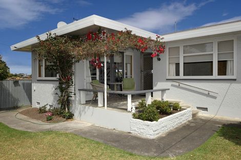 Photo of property in 90 Ferry Road, Clive, 4102