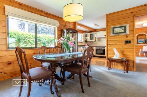 Photo of property in 1 Bathurst Street, Silverstream, Upper Hutt, 5019