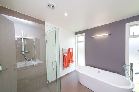 Photo of property in 16 Grand Oaks Drive, Awapuni, Palmerston North, 4412