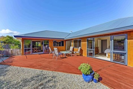 Photo of property in 4 Leanne Way, Waikanae Beach, Waikanae, 5036