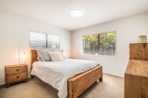 Photo of property in 1/41 Target Road, Totara Vale, Auckland, 0629