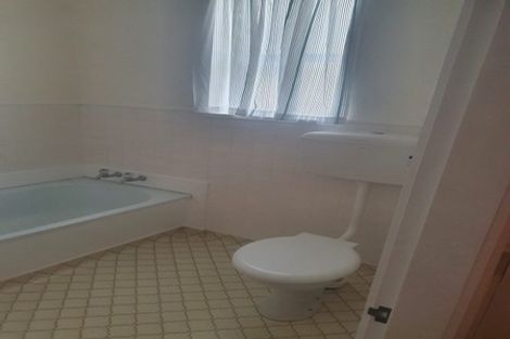 Photo of property in 5 Westview Grove, Miramar, Wellington, 6022