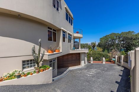 Photo of property in 1/3 Portal Place, Murrays Bay, Auckland, 0630