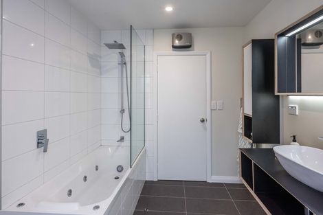 Photo of property in 37 Queen Street, Mount Victoria, Wellington, 6011