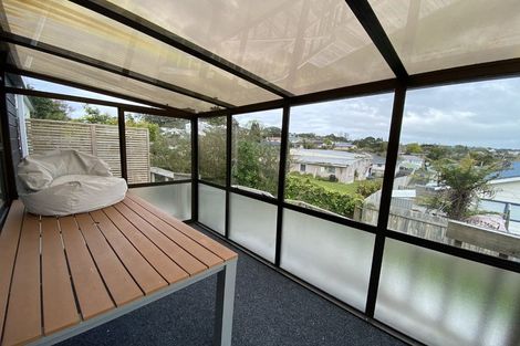Photo of property in 2/6 Clare Place, Glenfield, Auckland, 0629