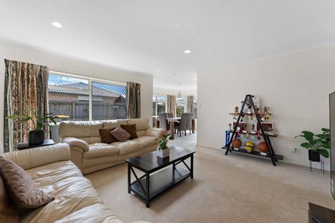 Photo of property in 1/64 Riverside Road, Orewa, 0931