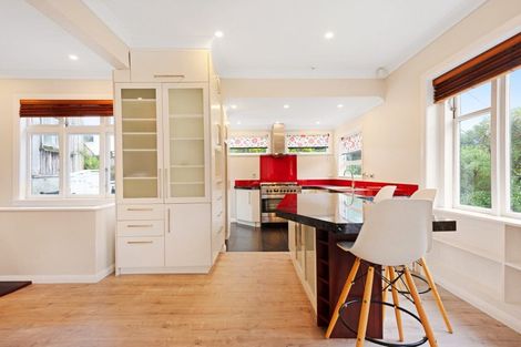 Photo of property in 55 Hungerford Road, Houghton Bay, Wellington, 6023