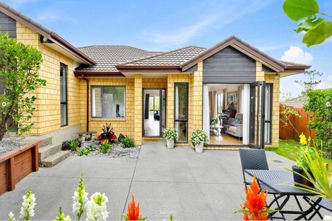 Photo of property in 70 Kittiwake Drive, Schnapper Rock, Auckland, 0632