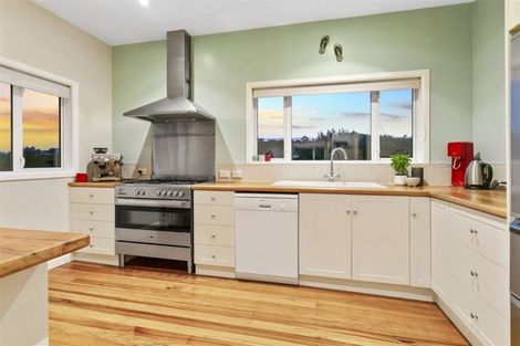Photo of property in 104 Beach Road, Castor Bay, Auckland, 0620