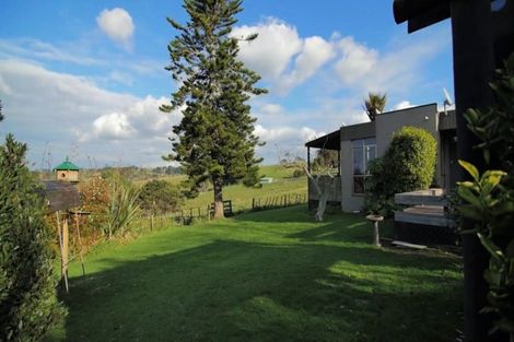 Photo of property in 56 Henwood Road, Taupaki, Henderson, 0782