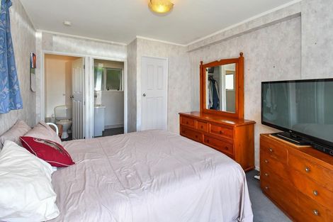 Photo of property in 16 Mccall Place, Opaheke, Papakura, 2113