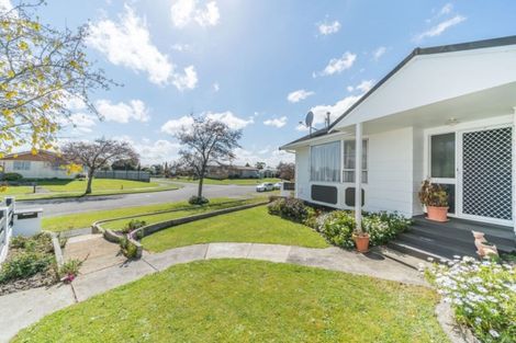 Photo of property in 66 Hillcrest Drive, Kelvin Grove, Palmerston North, 4414
