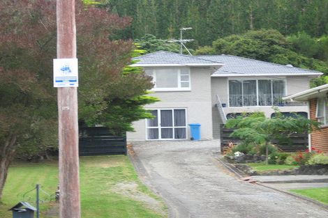 Photo of property in 4 Garth Lane, Maoribank, Upper Hutt, 5018