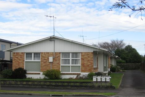 Photo of property in 2/17 Charlemont Street, Whitiora, Hamilton, 3200