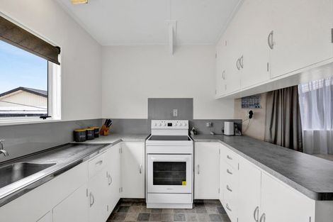 Photo of property in 18 Kamahi Avenue, Hawera, 4610