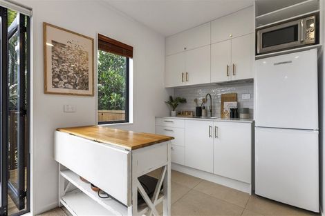 Photo of property in 333 Motutara Road, Muriwai, Waimauku, 0881