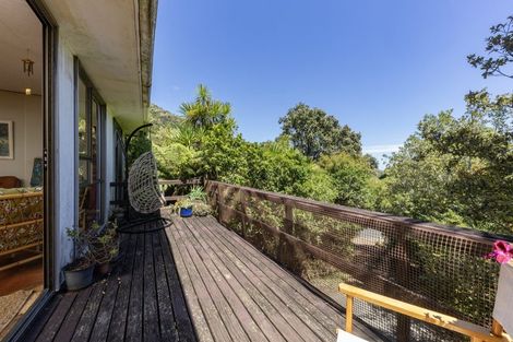 Photo of property in 1 Pendrell Road, Piha, 0772
