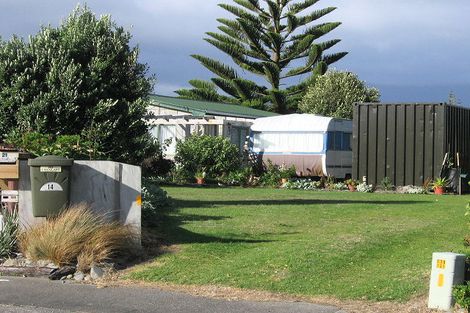 Photo of property in 14 Whitmore Grove, Waikanae Beach, Waikanae, 5036