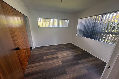 Photo of property in 1/361 Wairau Road, Totara Vale, Auckland, 0629
