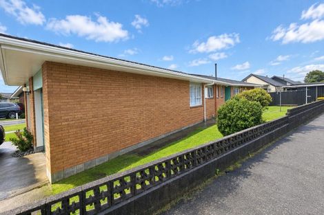 Photo of property in 14 Truby King Street, Merrilands, New Plymouth, 4312