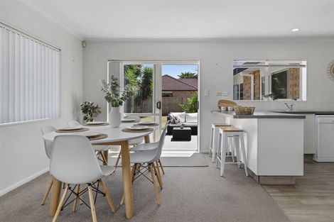 Photo of property in 305 Gravatt Road, Papamoa Beach, Papamoa, 3118