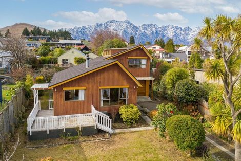 Photo of property in 5 Larch Court, Kelvin Heights, Queenstown, 9300