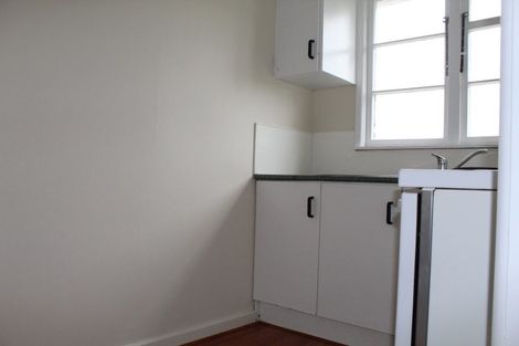 Photo of property in 553 Featherston Street, Roslyn, Palmerston North, 4414