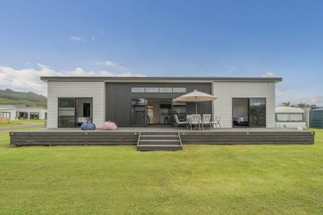 Photo of property in 16 Navigation Drive, Cooks Beach, Whitianga, 3591
